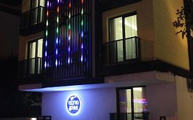 Retro Star Suites
